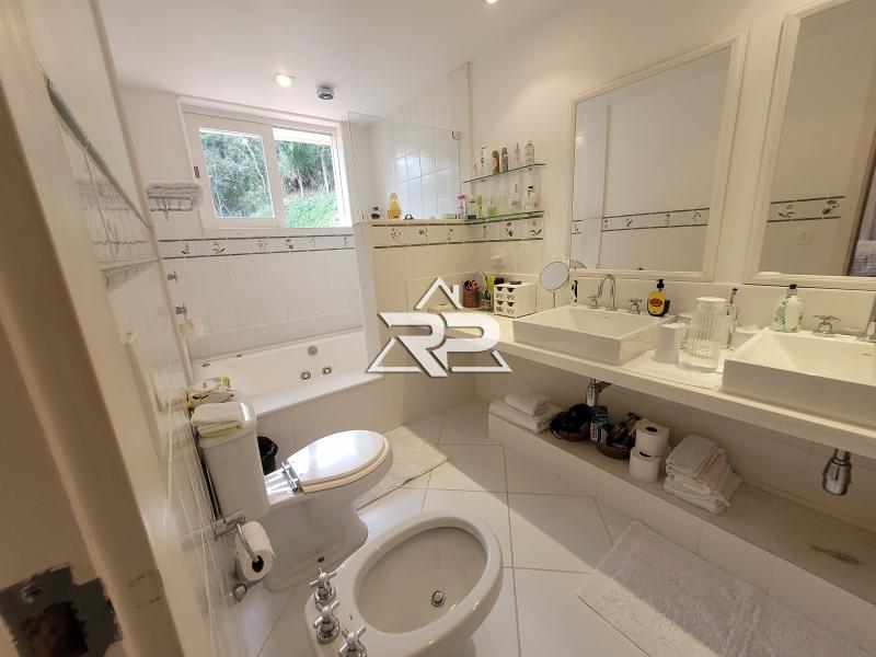 Comprar Casa em Pedro do Rio, Petrópolis/RJ - Renata Pereira Corretora