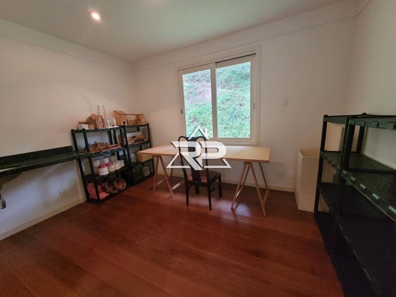 Comprar Casa em Pedro do Rio, Petrópolis/RJ - Renata Pereira Corretora