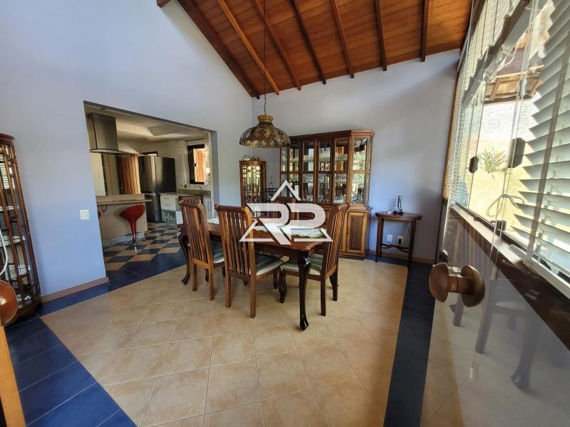 Comprar Casa em Itaipava, Petrópolis/RJ - Renata Pereira Corretora