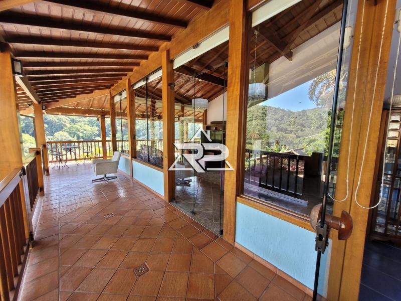 Comprar Casa em Itaipava, Petrópolis/RJ - Renata Pereira Corretora