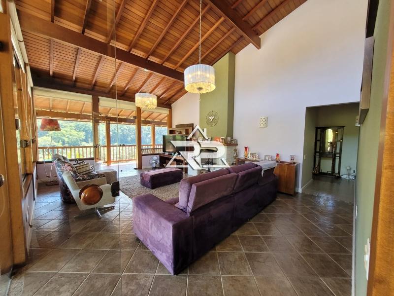 Comprar Casa em Itaipava, Petrópolis/RJ - Renata Pereira Corretora