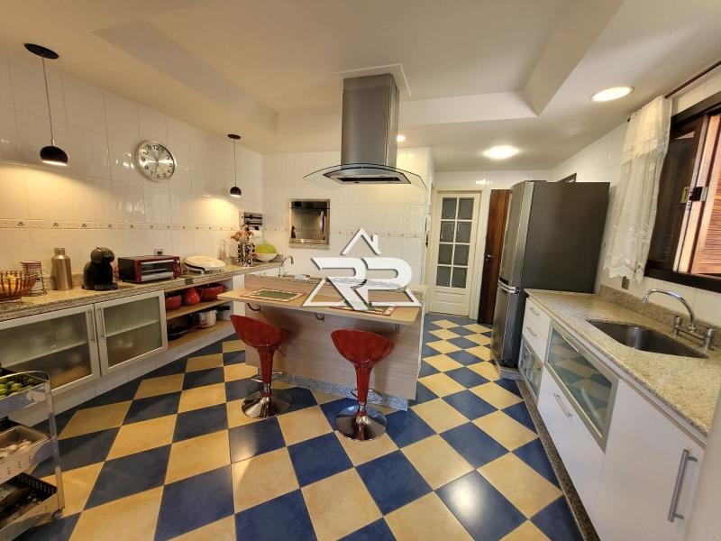 Comprar Casa em Itaipava, Petrópolis/RJ - Renata Pereira Corretora