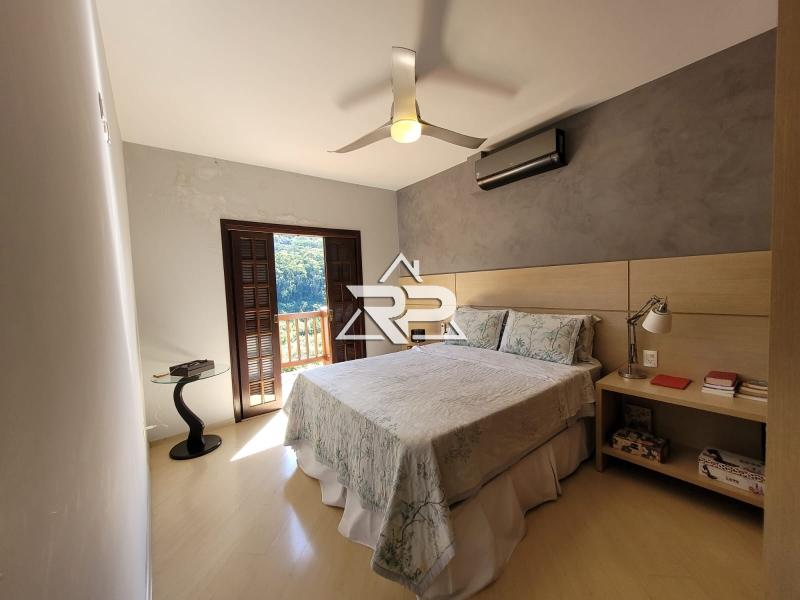 Comprar Casa em Itaipava, Petrópolis/RJ - Renata Pereira Corretora