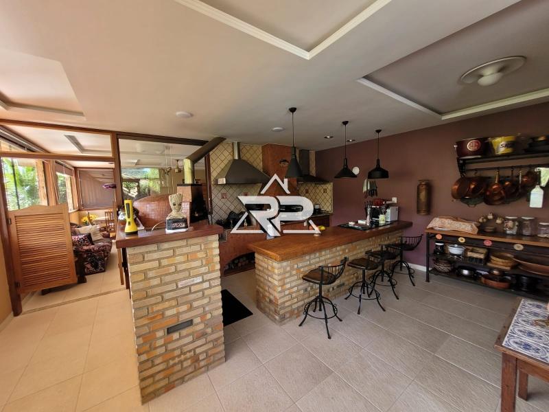 Comprar Casa em Itaipava, Petrópolis/RJ - Renata Pereira Corretora