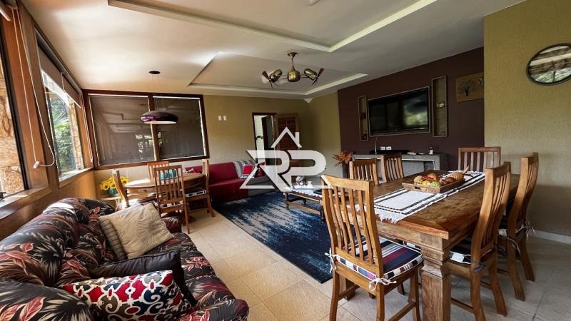 Comprar Casa em Itaipava, Petrópolis/RJ - Renata Pereira Corretora