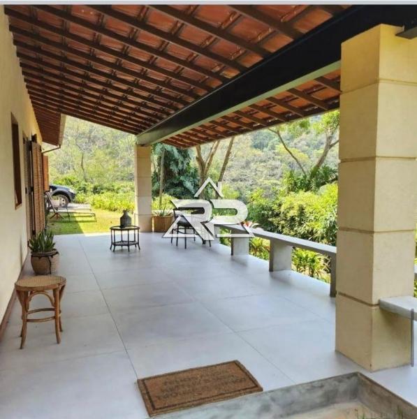 Comprar Casa em Itaipava, Petrópolis/RJ - Renata Pereira Corretora