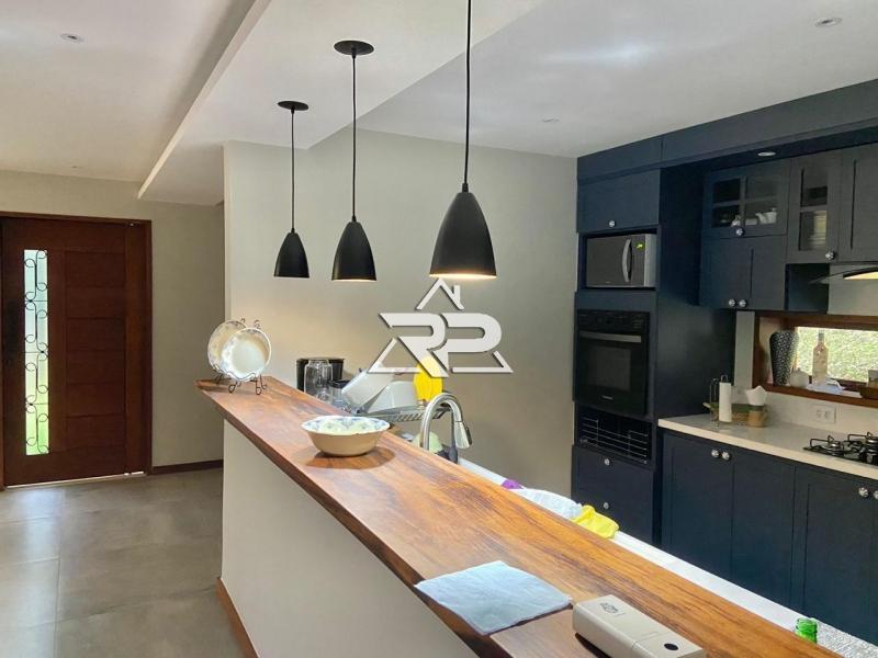 Comprar Casa em Itaipava, Petrópolis/RJ - Renata Pereira Corretora