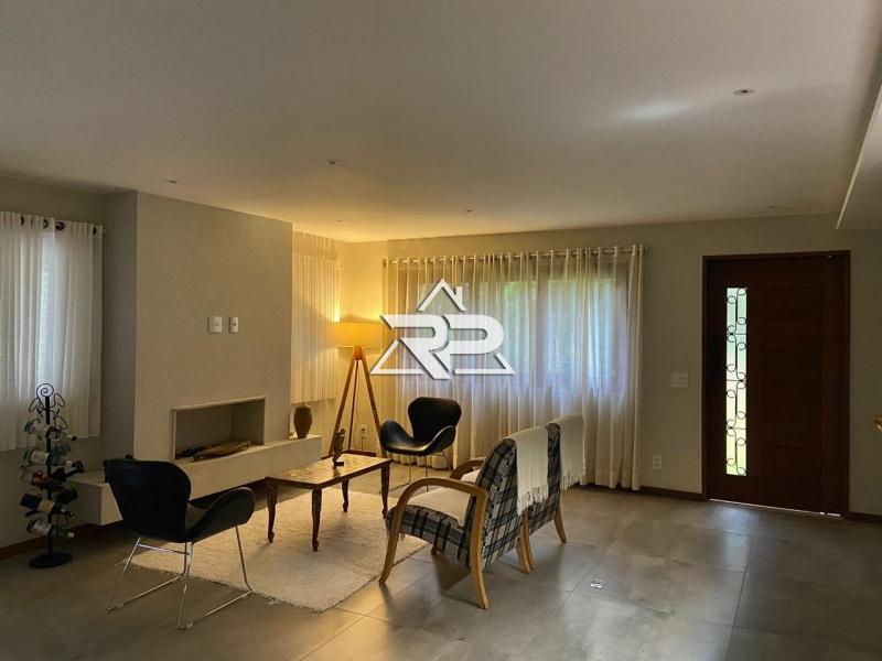 Comprar Casa em Itaipava, Petrópolis/RJ - Renata Pereira Corretora