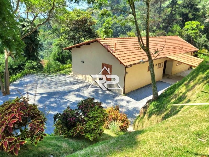 Comprar Casa em Itaipava, Petrópolis/RJ - Renata Pereira Corretora