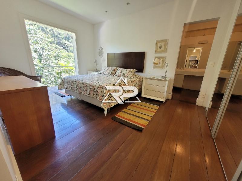 Comprar Casa em Itaipava, Petrópolis/RJ - Renata Pereira Corretora