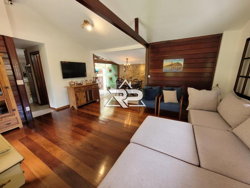 Comprar Casa em Pedro do Rio, Petrópolis/RJ - Renata Pereira Corretora