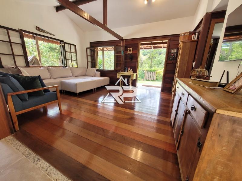 Comprar Casa em Pedro do Rio, Petrópolis/RJ - Renata Pereira Corretora