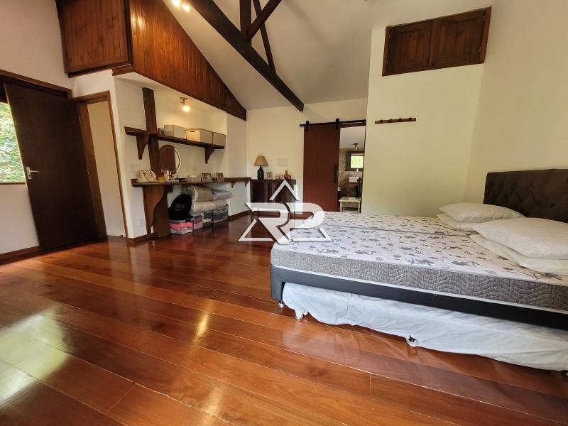 Comprar Casa em Pedro do Rio, Petrópolis/RJ - Renata Pereira Corretora