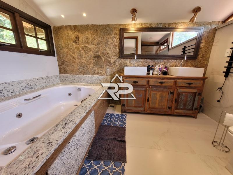 Comprar Casa em Pedro do Rio, Petrópolis/RJ - Renata Pereira Corretora