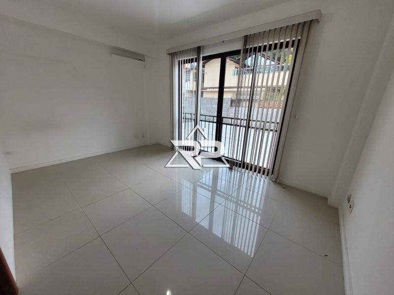 Comprar Apartamento em Itaipava, Petrópolis/RJ - Renata Pereira Corretora