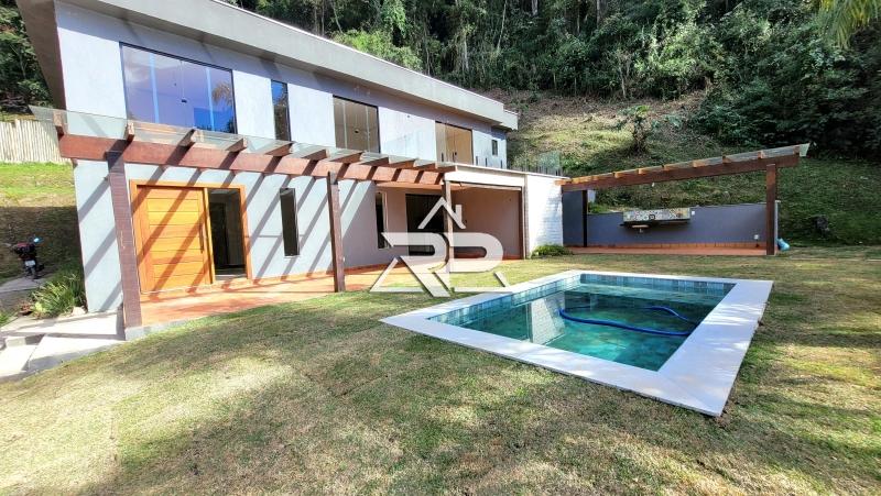 Comprar Casa em Itaipava, Petrópolis/RJ - Renata Pereira Corretora