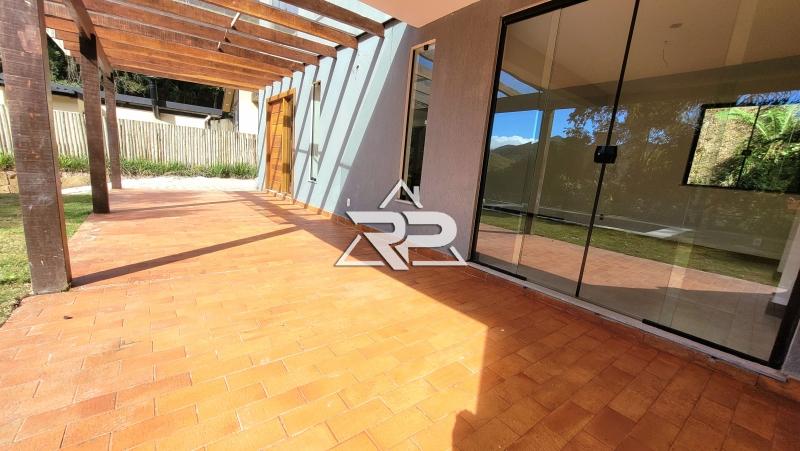 Comprar Casa em Itaipava, Petrópolis/RJ - Renata Pereira Corretora