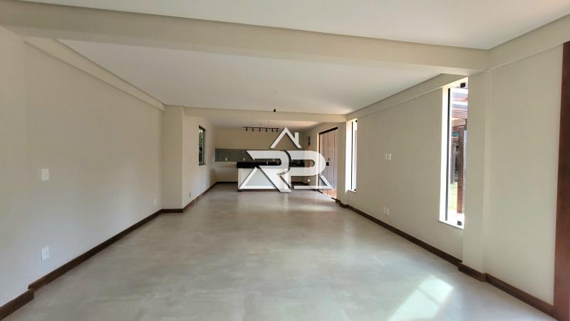 Comprar Casa em Itaipava, Petrópolis/RJ - Renata Pereira Corretora