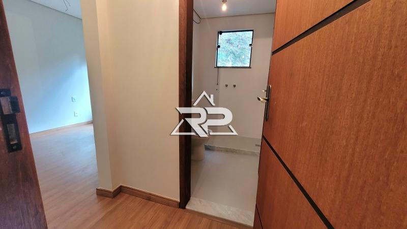 Comprar Casa em Itaipava, Petrópolis/RJ - Renata Pereira Corretora