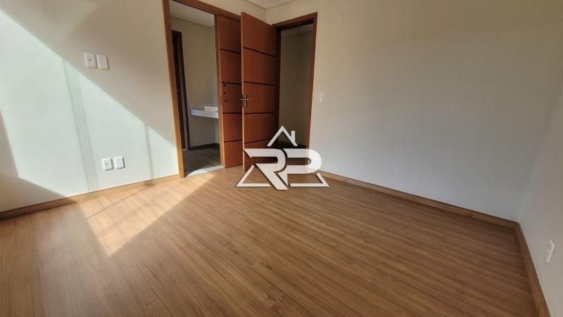 Comprar Casa em Itaipava, Petrópolis/RJ - Renata Pereira Corretora