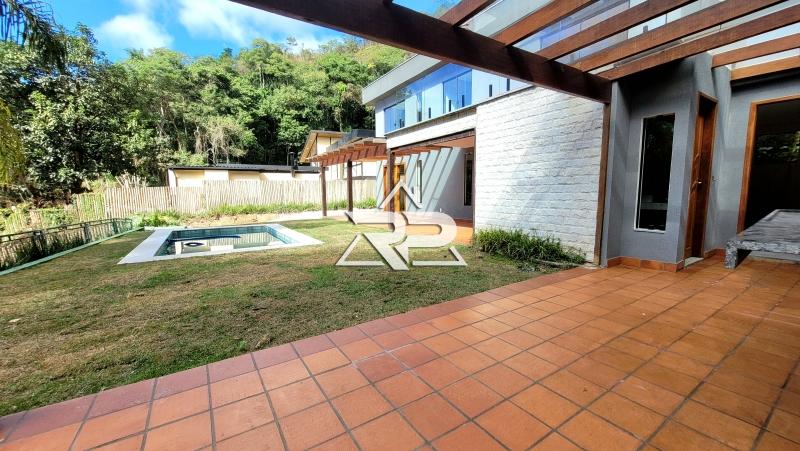 Comprar Casa em Itaipava, Petrópolis/RJ - Renata Pereira Corretora