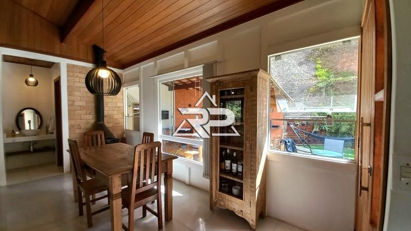 Comprar Casa em Itaipava, Petrópolis/RJ - Renata Pereira Corretora