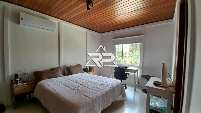 Comprar Casa em Itaipava, Petrópolis/RJ - Renata Pereira Corretora