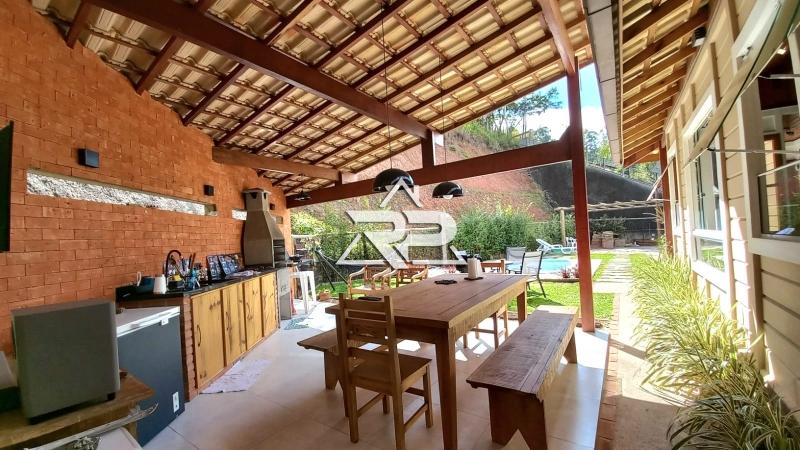 Comprar Casa em Itaipava, Petrópolis/RJ - Renata Pereira Corretora
