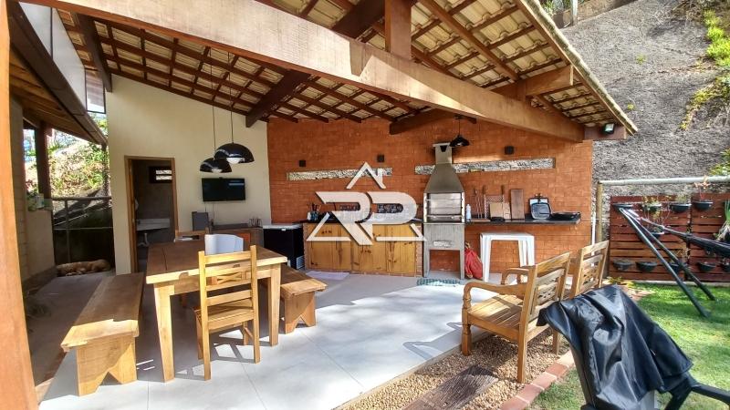 Comprar Casa em Itaipava, Petrópolis/RJ - Renata Pereira Corretora