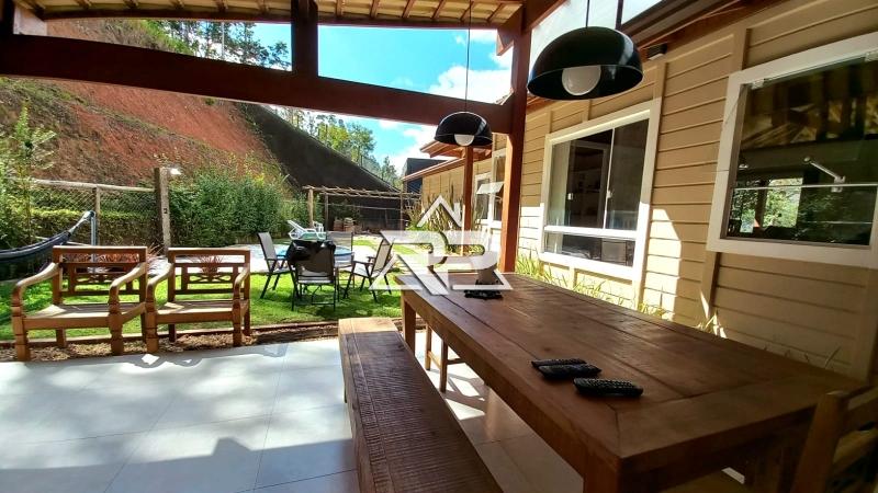 Comprar Casa em Itaipava, Petrópolis/RJ - Renata Pereira Corretora