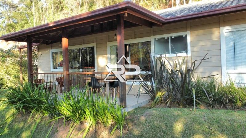 Comprar Casa em Itaipava, Petrópolis/RJ - Renata Pereira Corretora