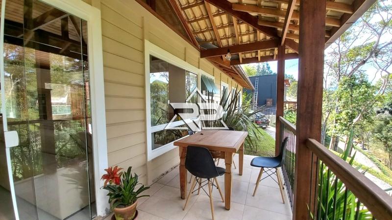 Comprar Casa em Itaipava, Petrópolis/RJ - Renata Pereira Corretora