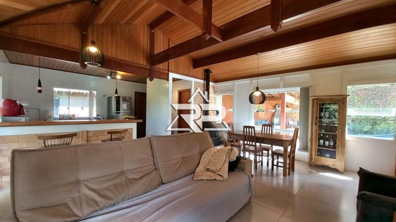 Comprar Casa em Itaipava, Petrópolis/RJ - Renata Pereira Corretora