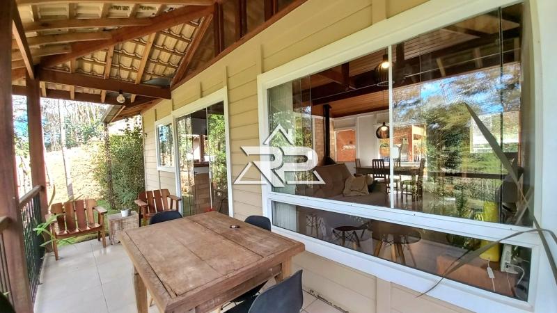 Comprar Casa em Itaipava, Petrópolis/RJ - Renata Pereira Corretora