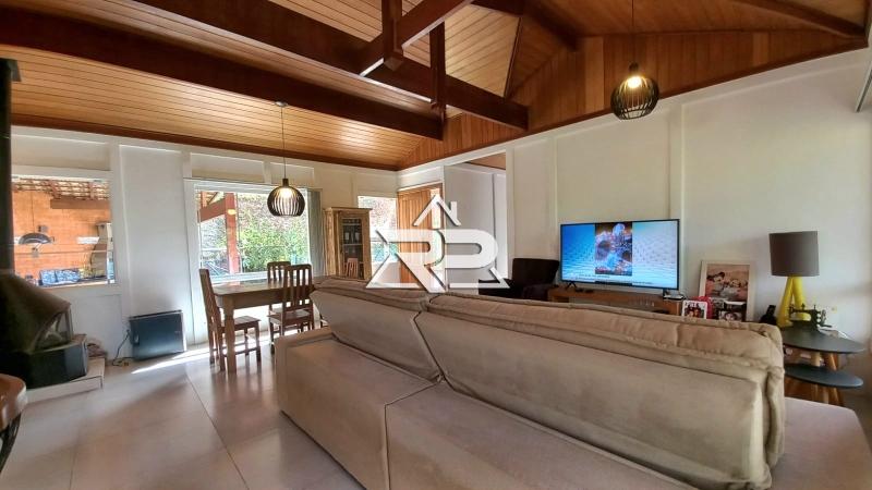 Comprar Casa em Itaipava, Petrópolis/RJ - Renata Pereira Corretora