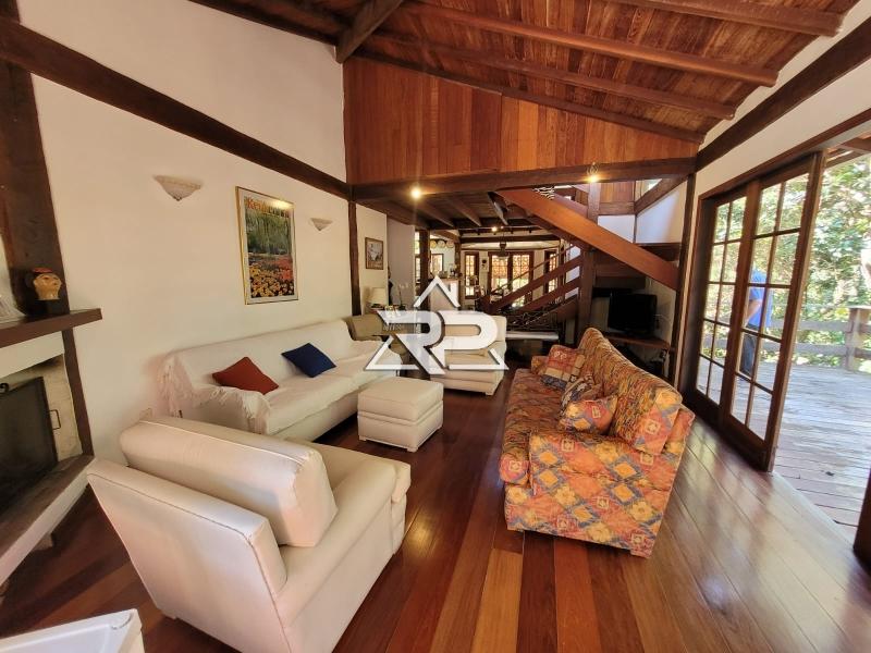 Comprar Casa em Itaipava, Petrópolis/RJ - Renata Pereira Corretora