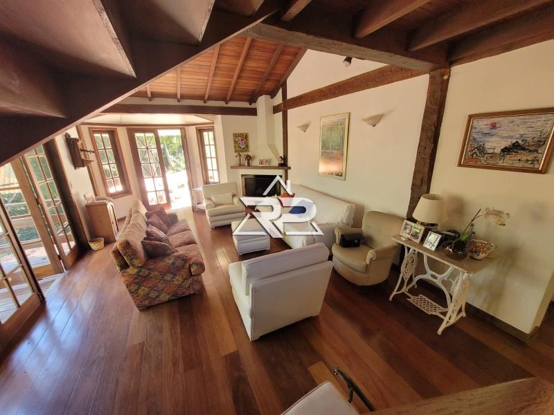 Comprar Casa em Itaipava, Petrópolis/RJ - Renata Pereira Corretora