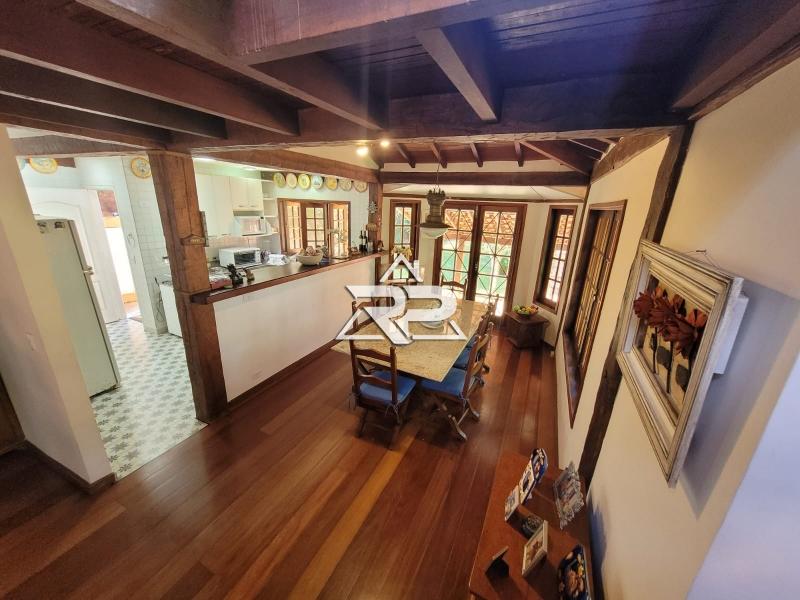 Comprar Casa em Itaipava, Petrópolis/RJ - Renata Pereira Corretora