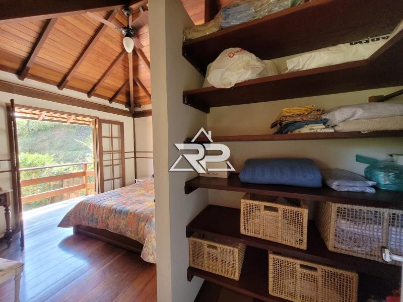 Comprar Casa em Itaipava, Petrópolis/RJ - Renata Pereira Corretora