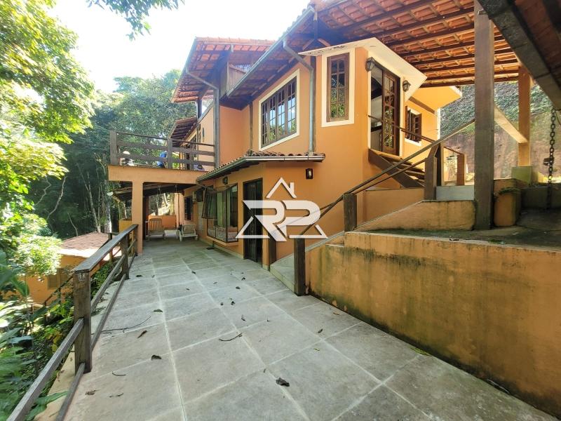 Comprar Casa em Itaipava, Petrópolis/RJ - Renata Pereira Corretora