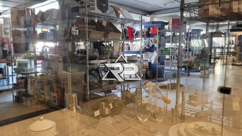 Comprar Loja em Itaipava, Petrópolis/RJ - Renata Pereira Corretora