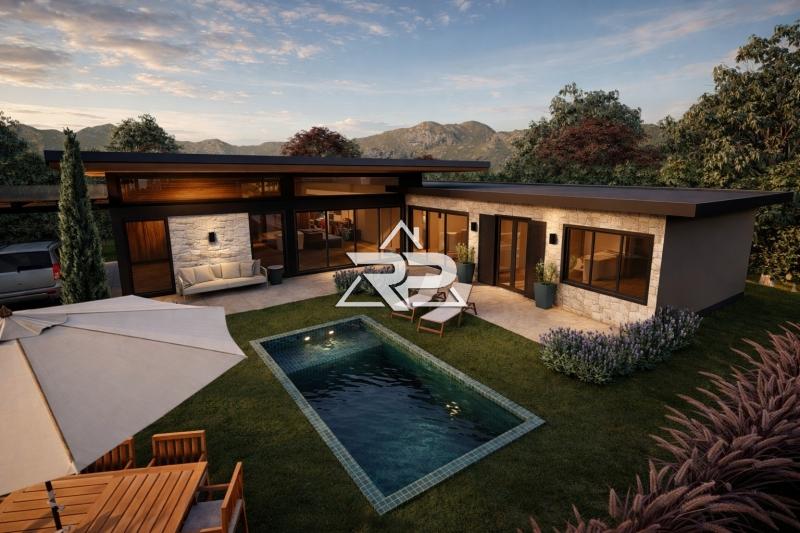 Comprar Casa em Itaipava, Petrópolis/RJ - Renata Pereira Corretora