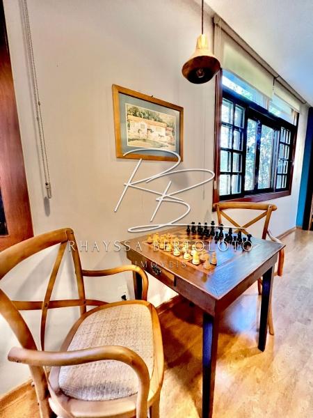 Comprar Casa em Itaipava, Petrópolis/RJ - Rhayssa Bertoloto Imóveis