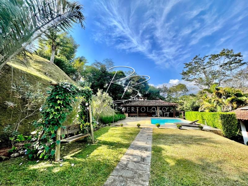 Comprar Casa em Itaipava, Petrópolis/RJ - Rhayssa Bertoloto Imóveis