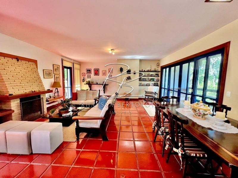 Comprar Casa em Itaipava, Petrópolis/RJ - Rhayssa Bertoloto Imóveis