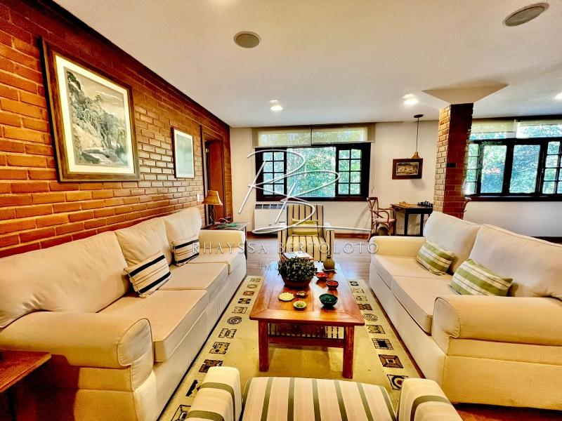 Comprar Casa em Itaipava, Petrópolis/RJ - Rhayssa Bertoloto Imóveis