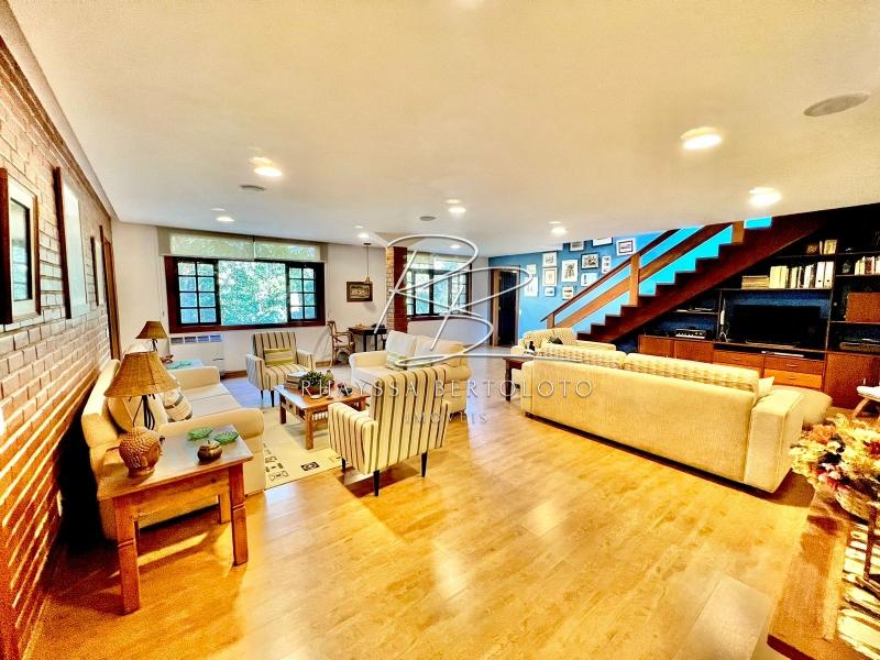 Comprar Casa em Itaipava, Petrópolis/RJ - Rhayssa Bertoloto Imóveis