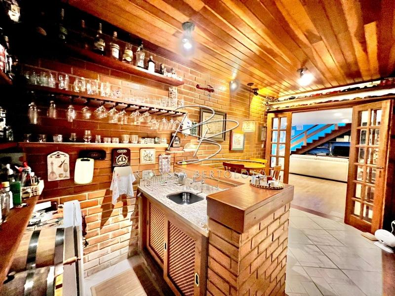 Comprar Casa em Itaipava, Petrópolis/RJ - Rhayssa Bertoloto Imóveis