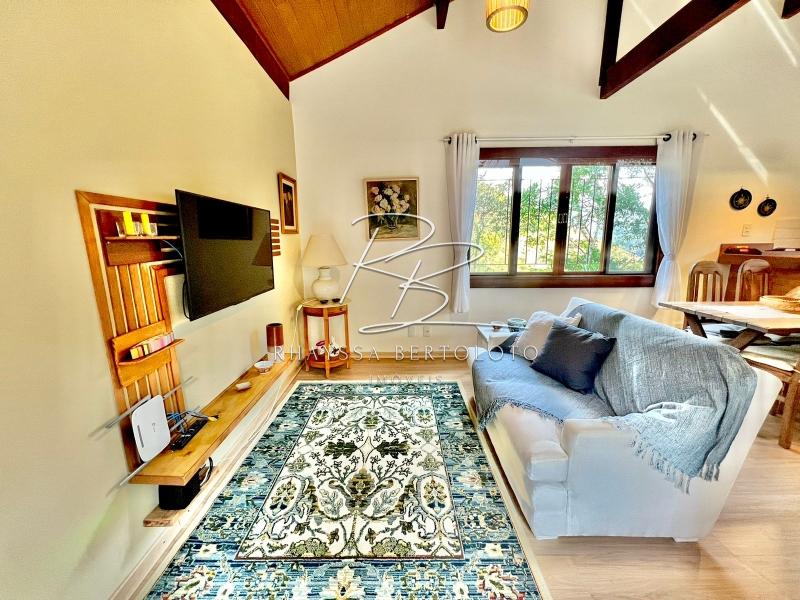 Comprar Casa em Itaipava, Petrópolis/RJ - Rhayssa Bertoloto Imóveis