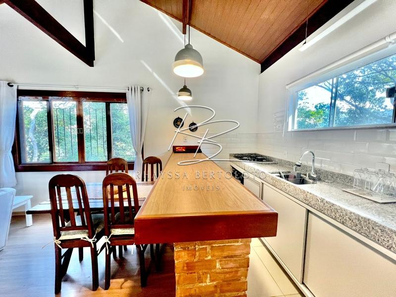 Comprar Casa em Itaipava, Petrópolis/RJ - Rhayssa Bertoloto Imóveis